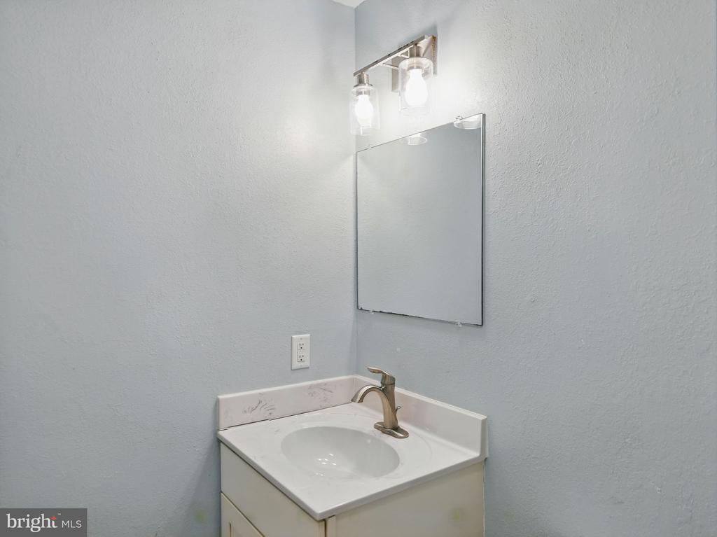 152 JAMESTOWN ROAD 10101