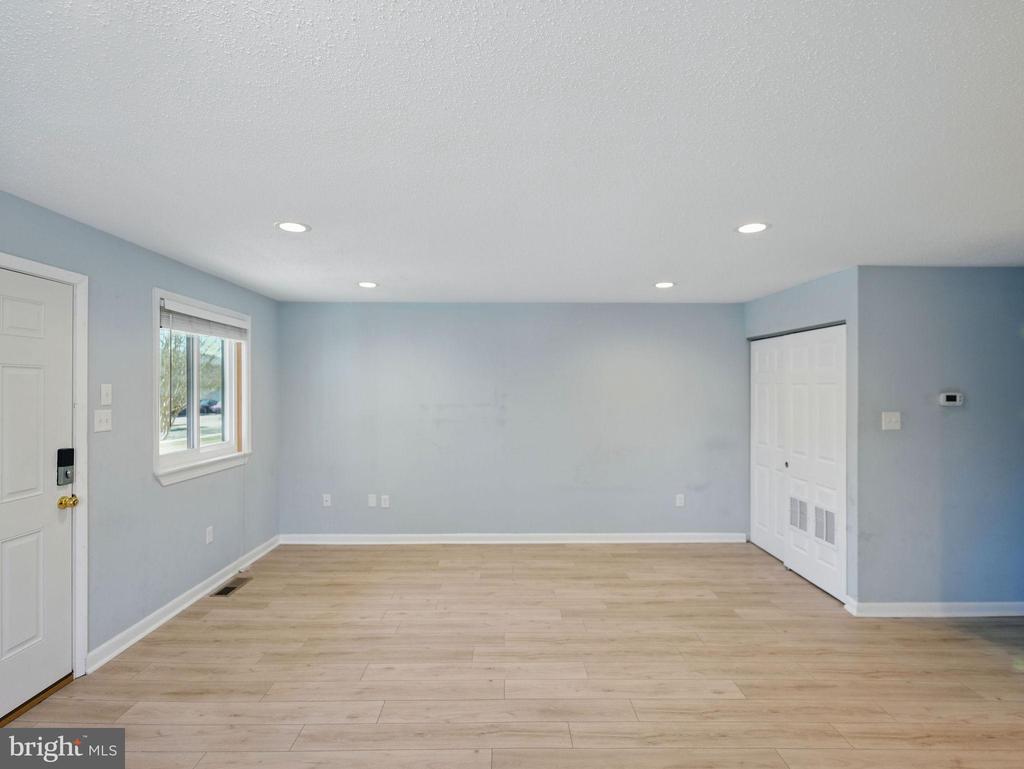 152 JAMESTOWN ROAD 10101