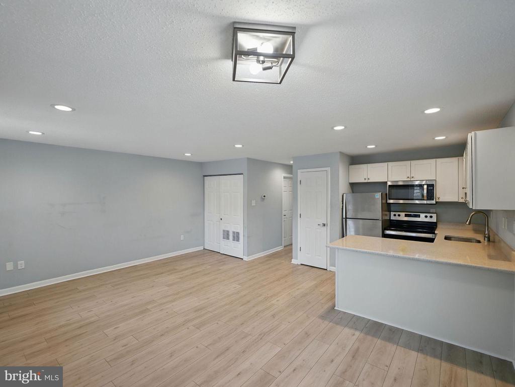 152 JAMESTOWN ROAD 10101