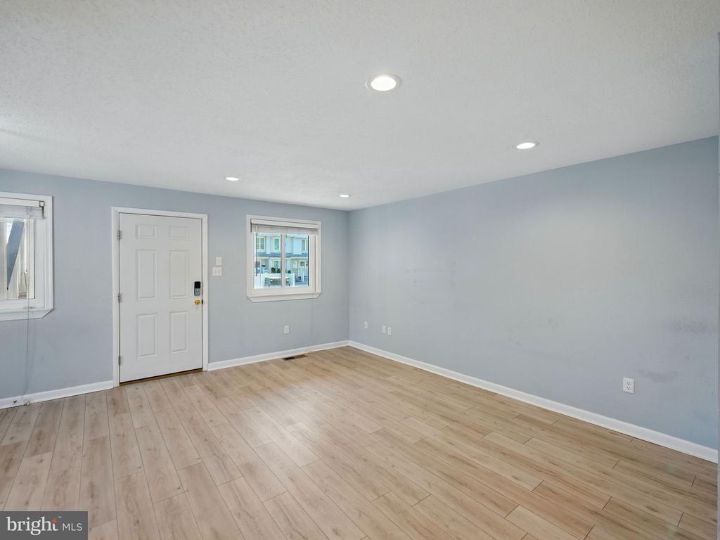 152 JAMESTOWN ROAD 10101
