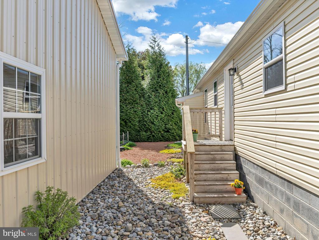 9811 PEERLESS ROAD