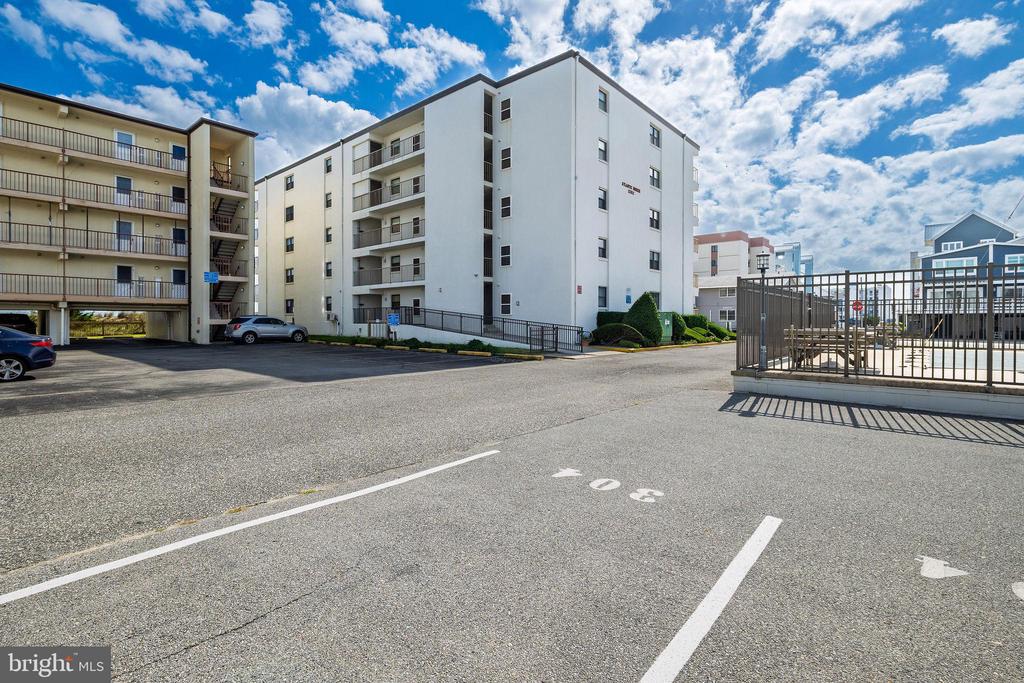 4 123RD STREET 103