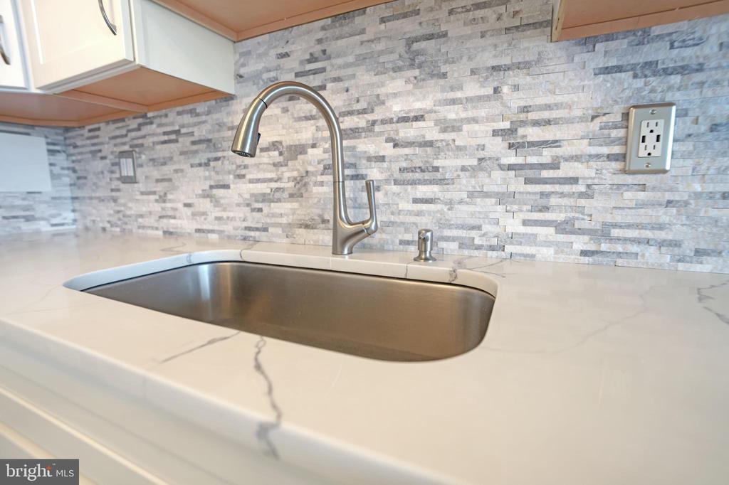 18 69TH STREET Unit: 9