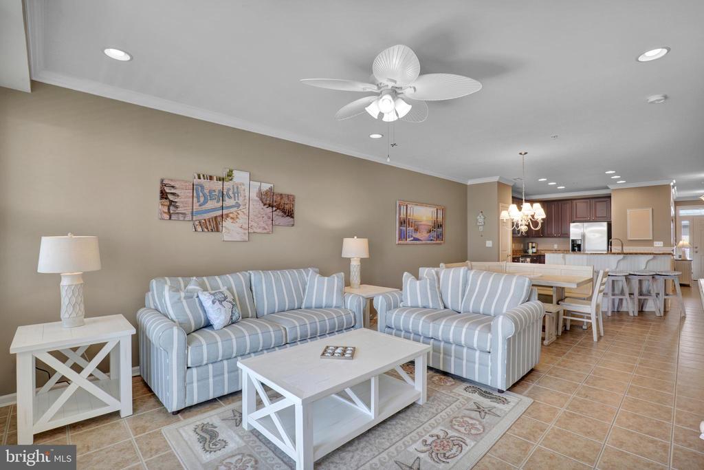 35 FOUNTAIN DRIVE W Unit: LUG-AV-4D