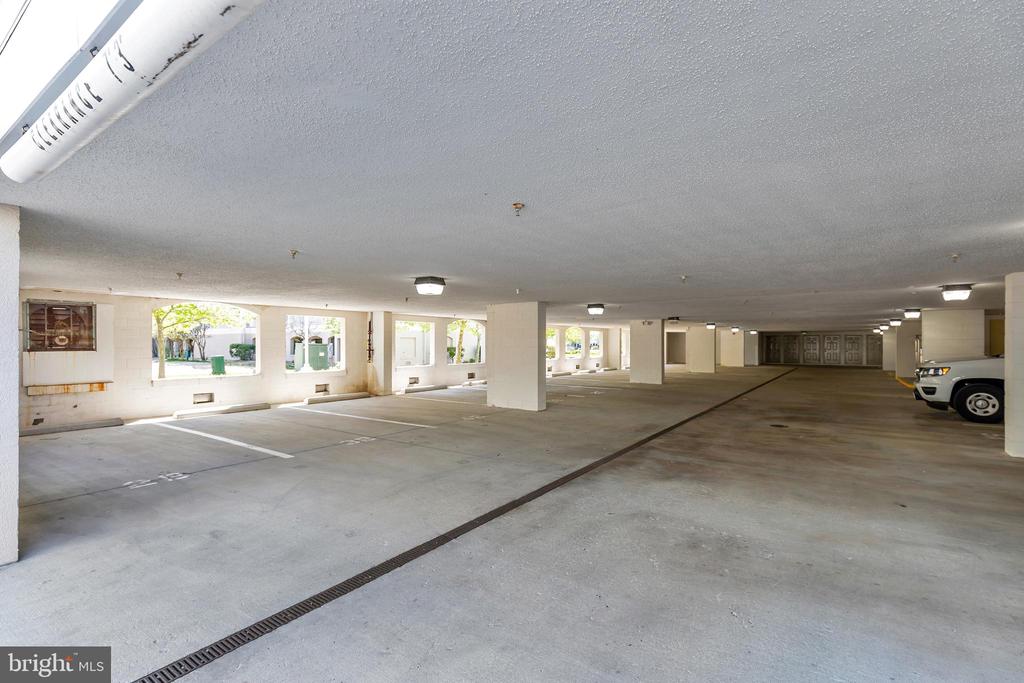 35 FOUNTAIN DRIVE W Unit: LUG-AV-4D