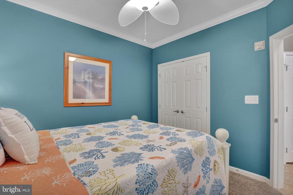 35 FOUNTAIN DRIVE W Unit: LUG-AV-4D