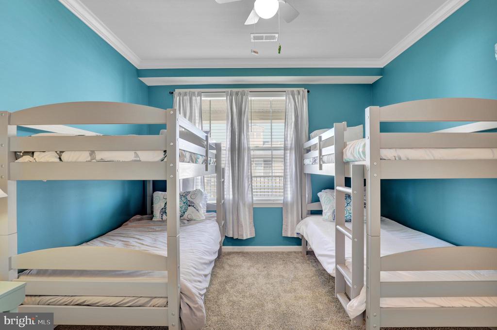 35 FOUNTAIN DRIVE W Unit: LUG-AV-4D
