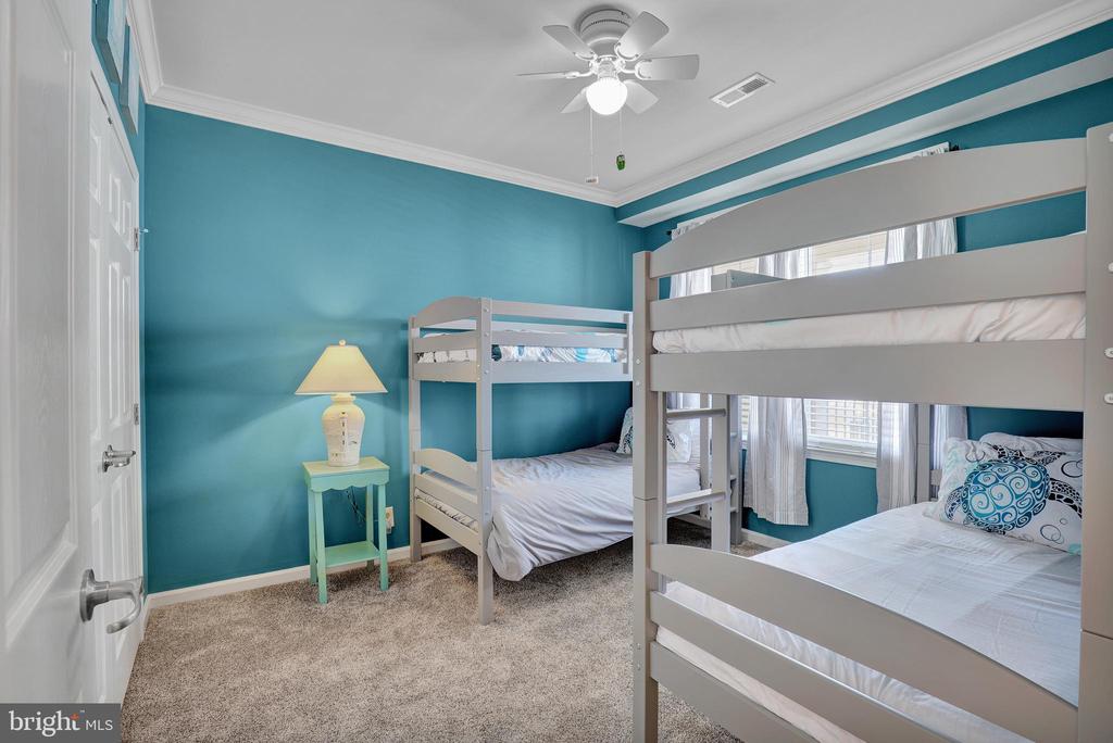 35 FOUNTAIN DRIVE W Unit: LUG-AV-4D