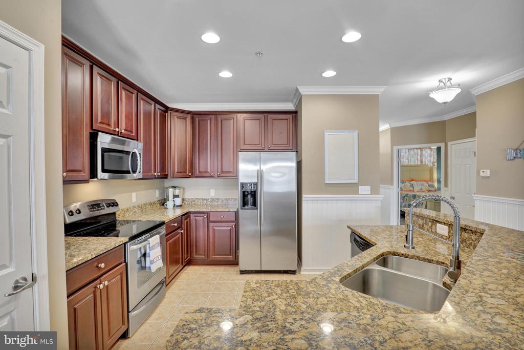 35 FOUNTAIN DRIVE W Unit: LUG-AV-4D