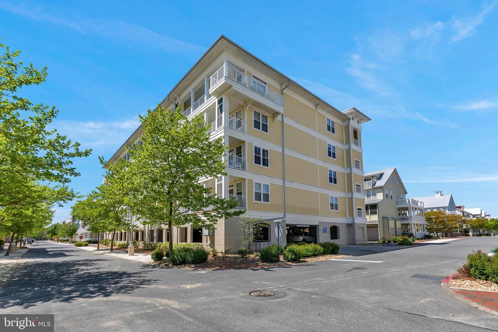 35 FOUNTAIN DRIVE W Unit: LUG-AV-4D
