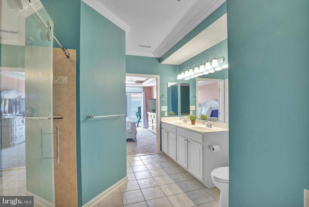 35 FOUNTAIN DRIVE W Unit: LUG-AV-4D