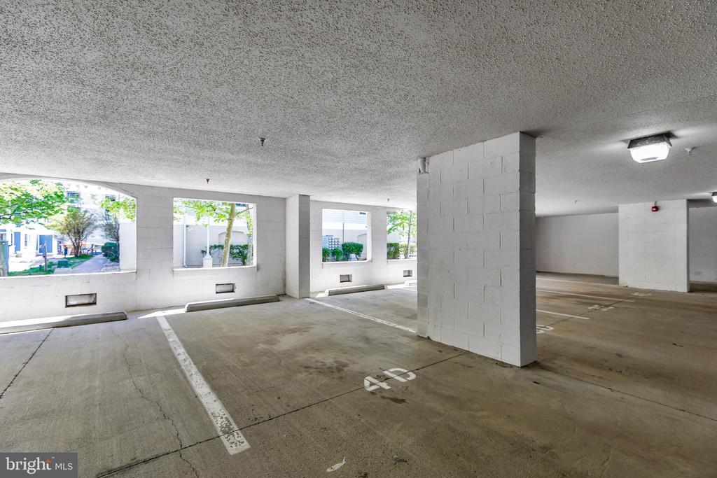 35 FOUNTAIN DRIVE W Unit: LUG-AV-4D