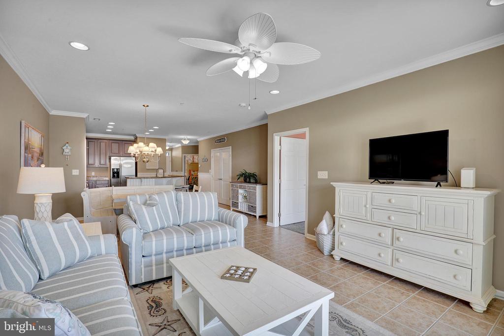 35 FOUNTAIN DRIVE W Unit: LUG-AV-4D
