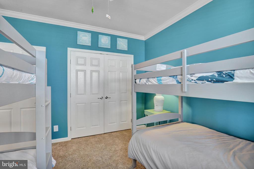 35 FOUNTAIN DRIVE W Unit: LUG-AV-4D