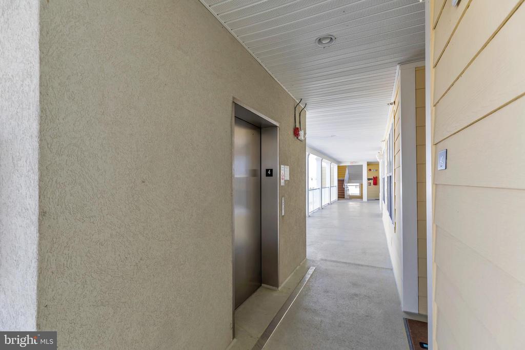 35 FOUNTAIN DRIVE W Unit: LUG-AV-4D