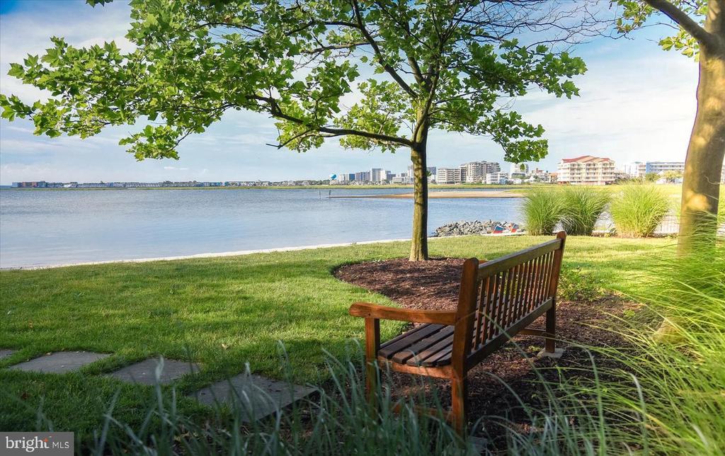 35 FOUNTAIN DRIVE W Unit: LUG-AV-4D