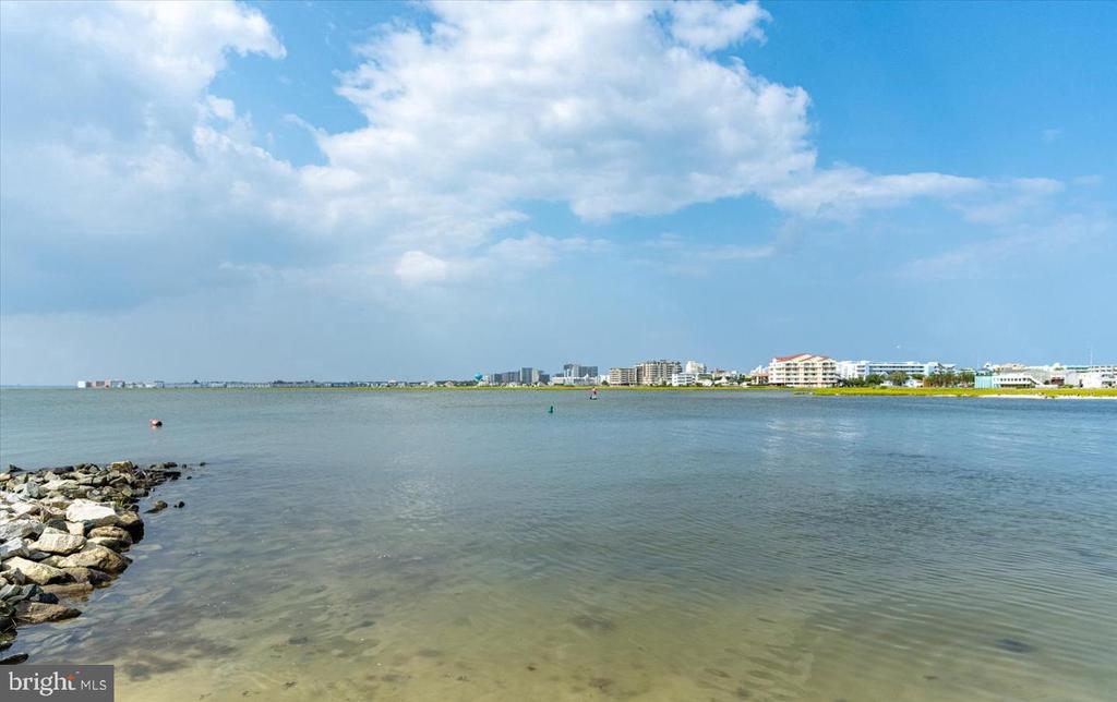 35 FOUNTAIN DRIVE W Unit: LUG-AV-4D