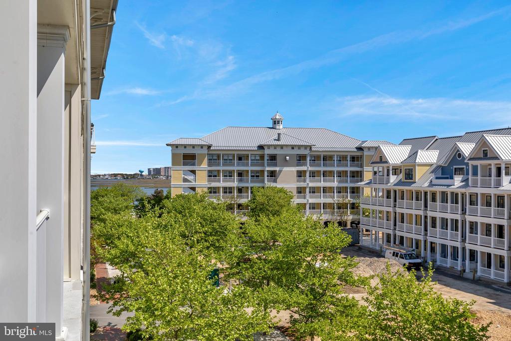 35 FOUNTAIN DRIVE W Unit: LUG-AV-4D