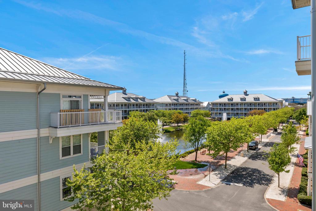 35 FOUNTAIN DRIVE W Unit: LUG-AV-4D