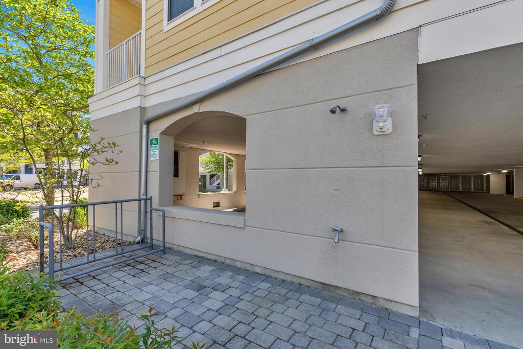 35 FOUNTAIN DRIVE W Unit: LUG-AV-4D