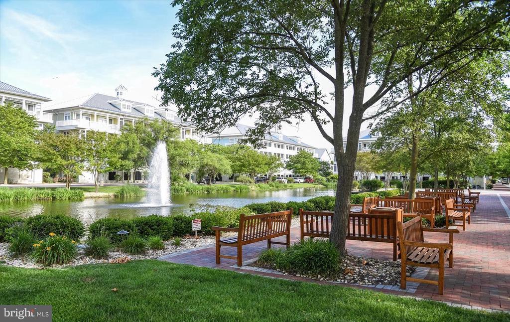 35 FOUNTAIN DRIVE W Unit: LUG-AV-4D