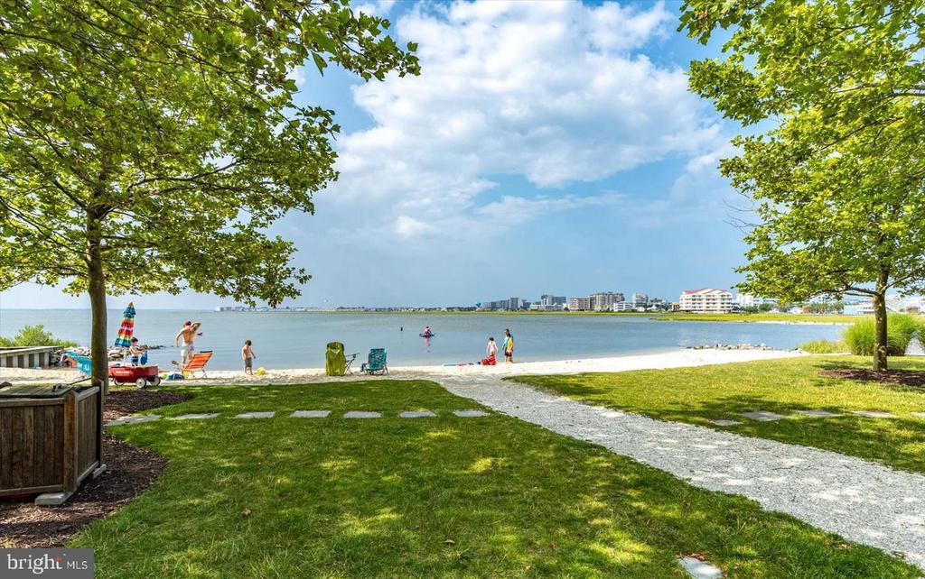 35 FOUNTAIN DRIVE W Unit: LUG-AV-4D