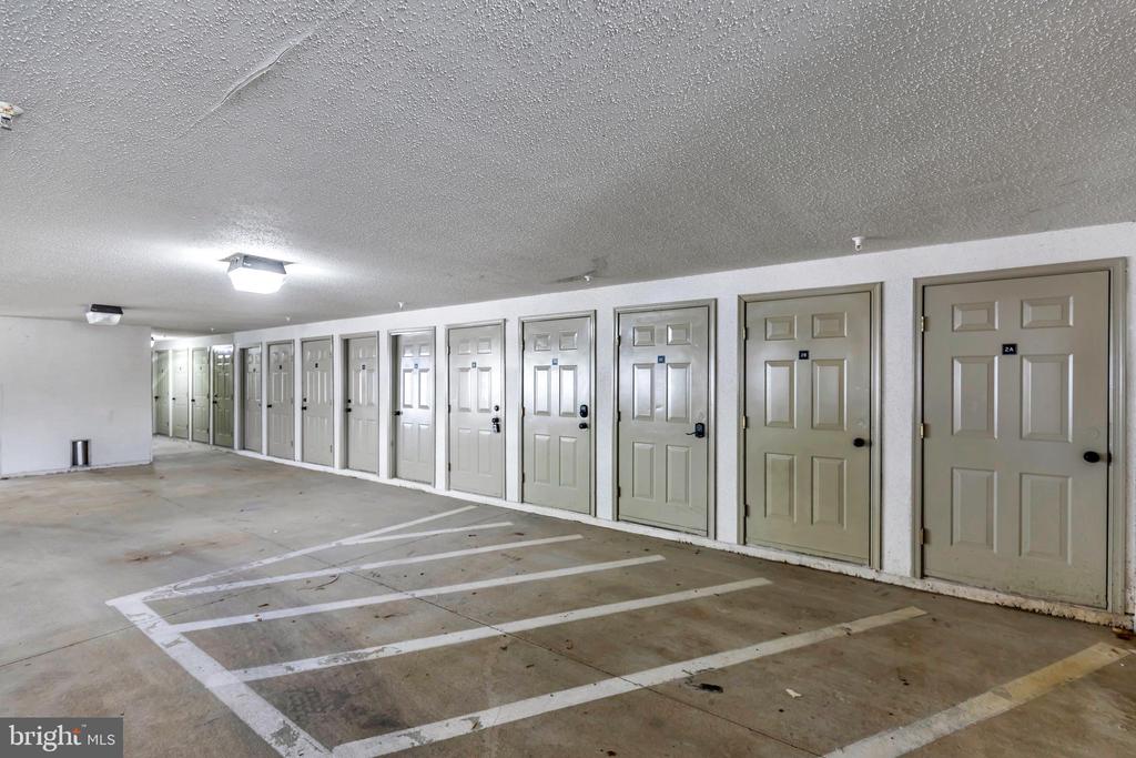 35 FOUNTAIN DRIVE W Unit: LUG-AV-4D