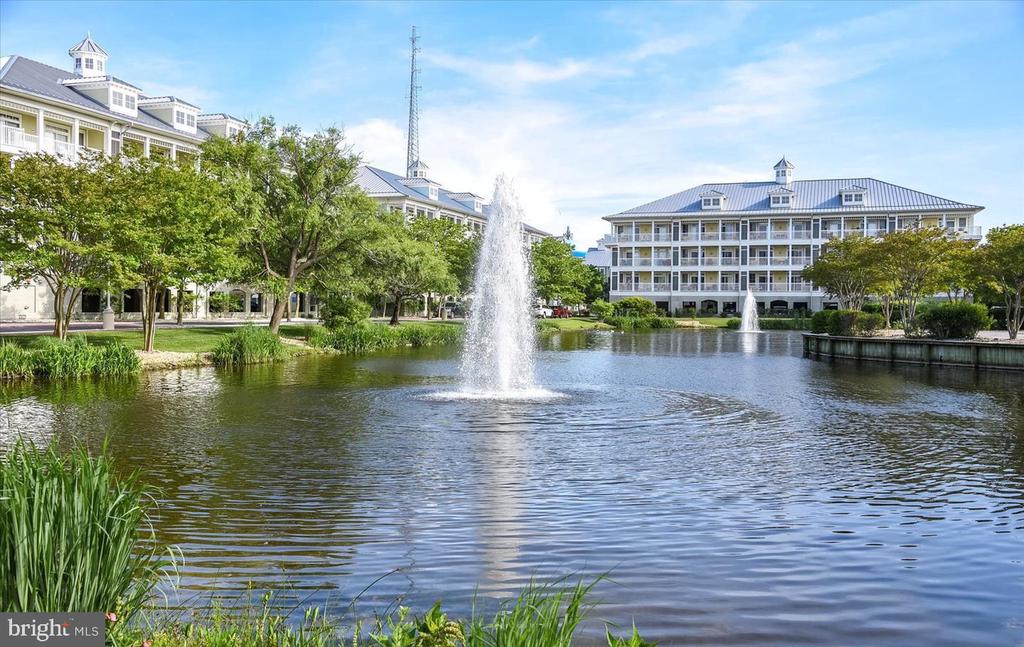 35 FOUNTAIN DRIVE W Unit: LUG-AV-4D