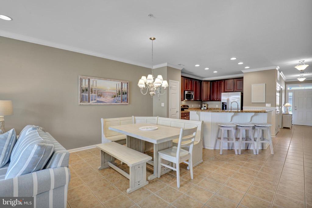 35 FOUNTAIN DRIVE W Unit: LUG-AV-4D