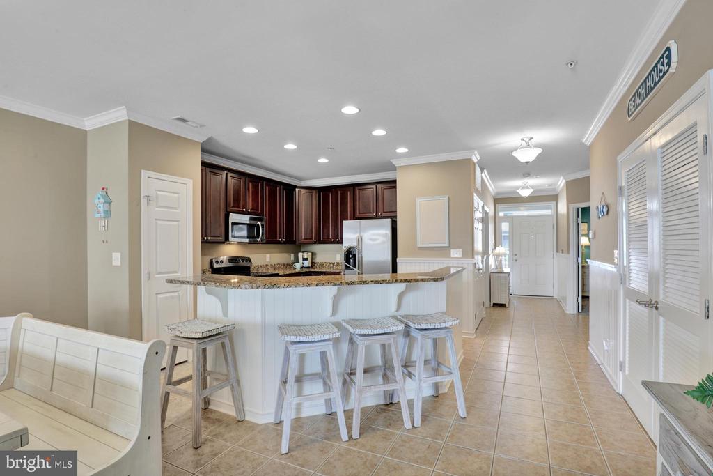 35 FOUNTAIN DRIVE W Unit: LUG-AV-4D