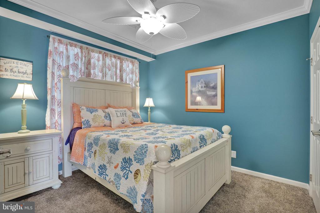 35 FOUNTAIN DRIVE W Unit: LUG-AV-4D