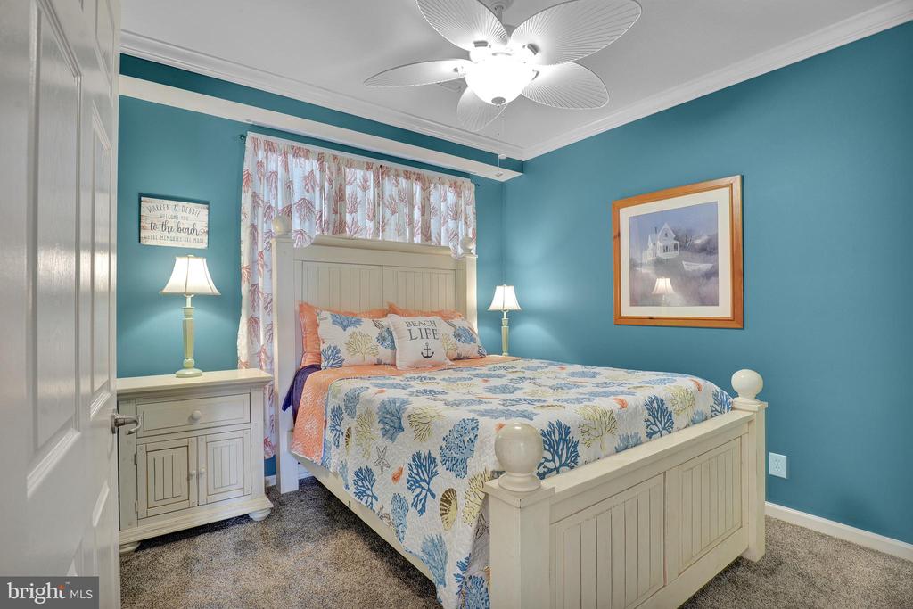 35 FOUNTAIN DRIVE W Unit: LUG-AV-4D