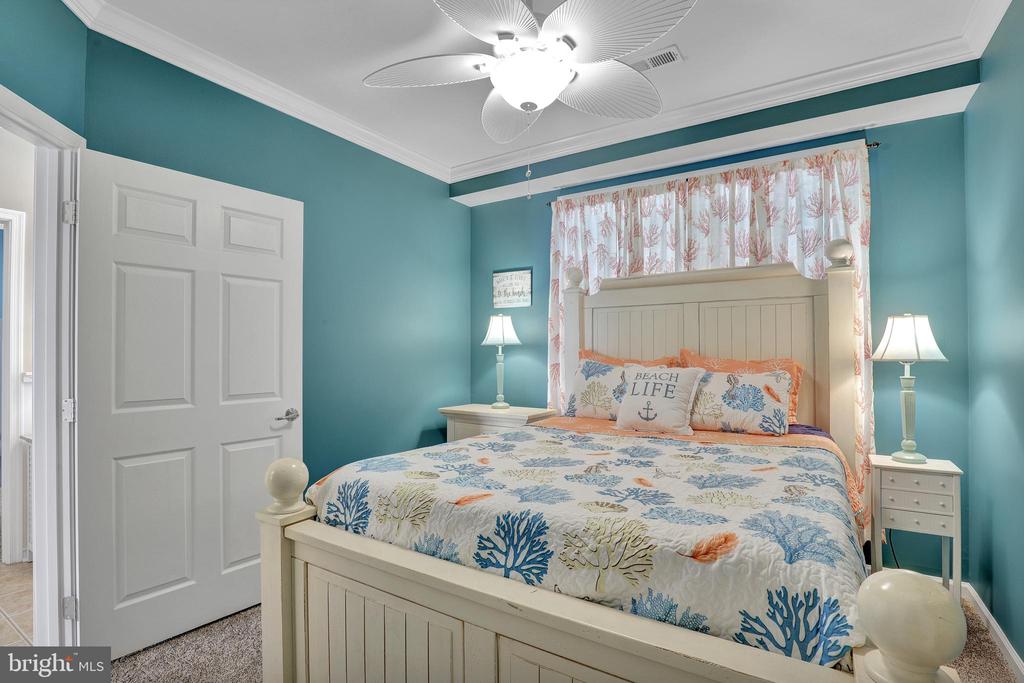 35 FOUNTAIN DRIVE W Unit: LUG-AV-4D