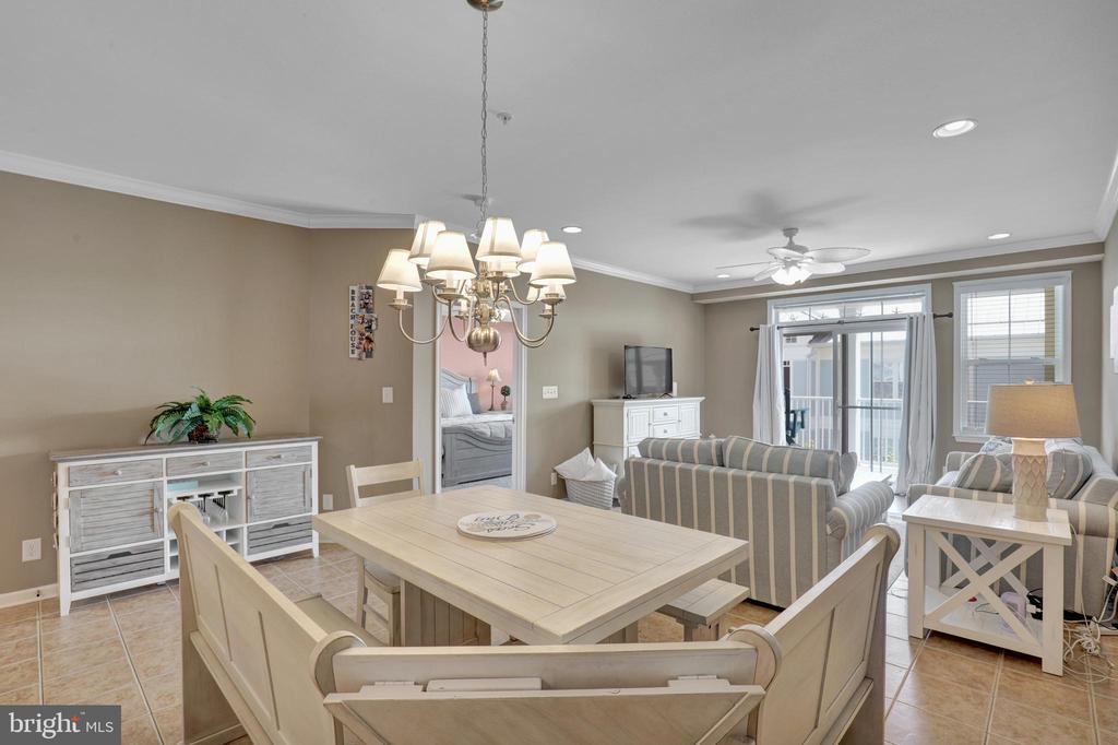 35 FOUNTAIN DRIVE W Unit: LUG-AV-4D