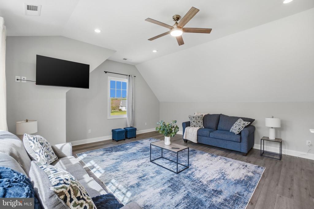 8 SEAY COURT