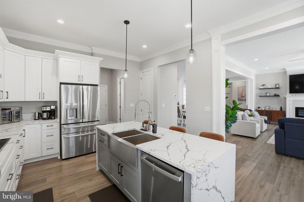 8 SEAY COURT