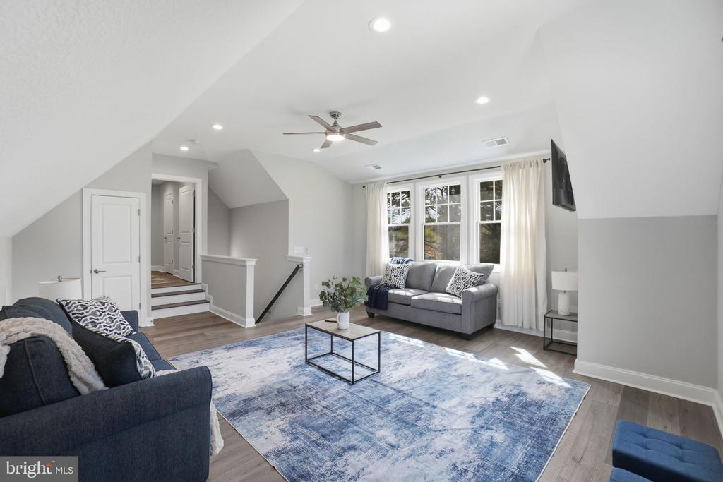 8 SEAY COURT