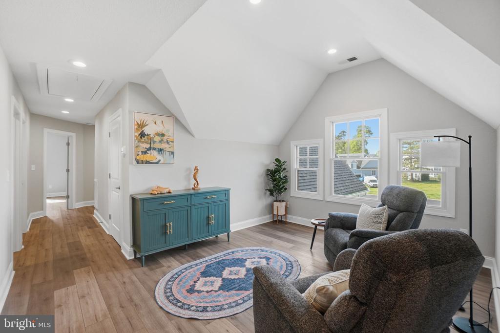 8 SEAY COURT