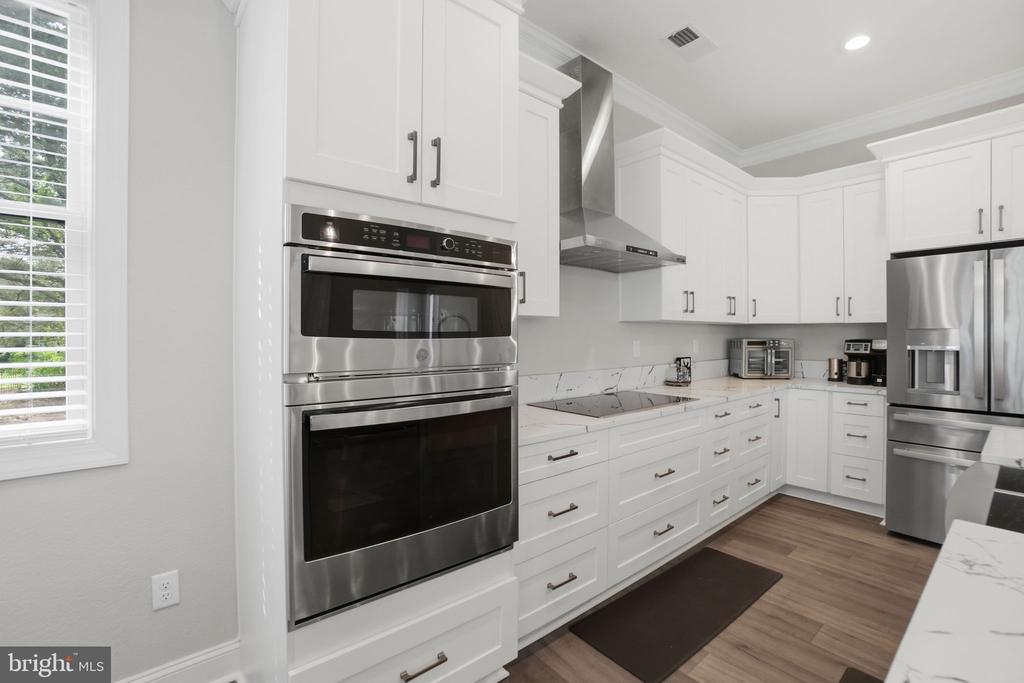 8 SEAY COURT