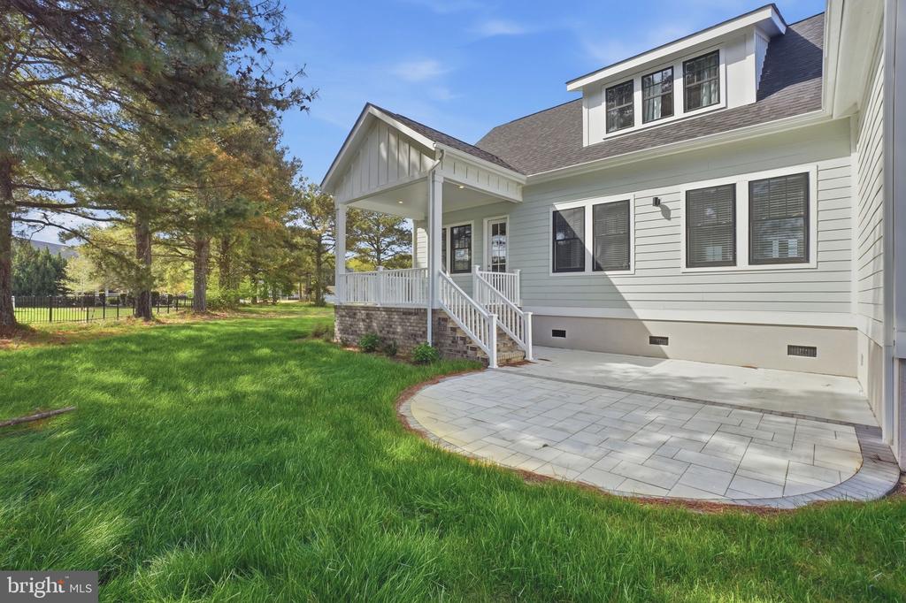 8 SEAY COURT