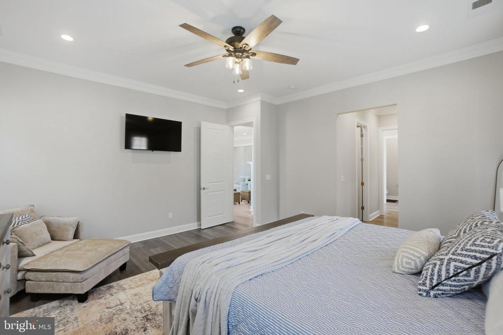 8 SEAY COURT