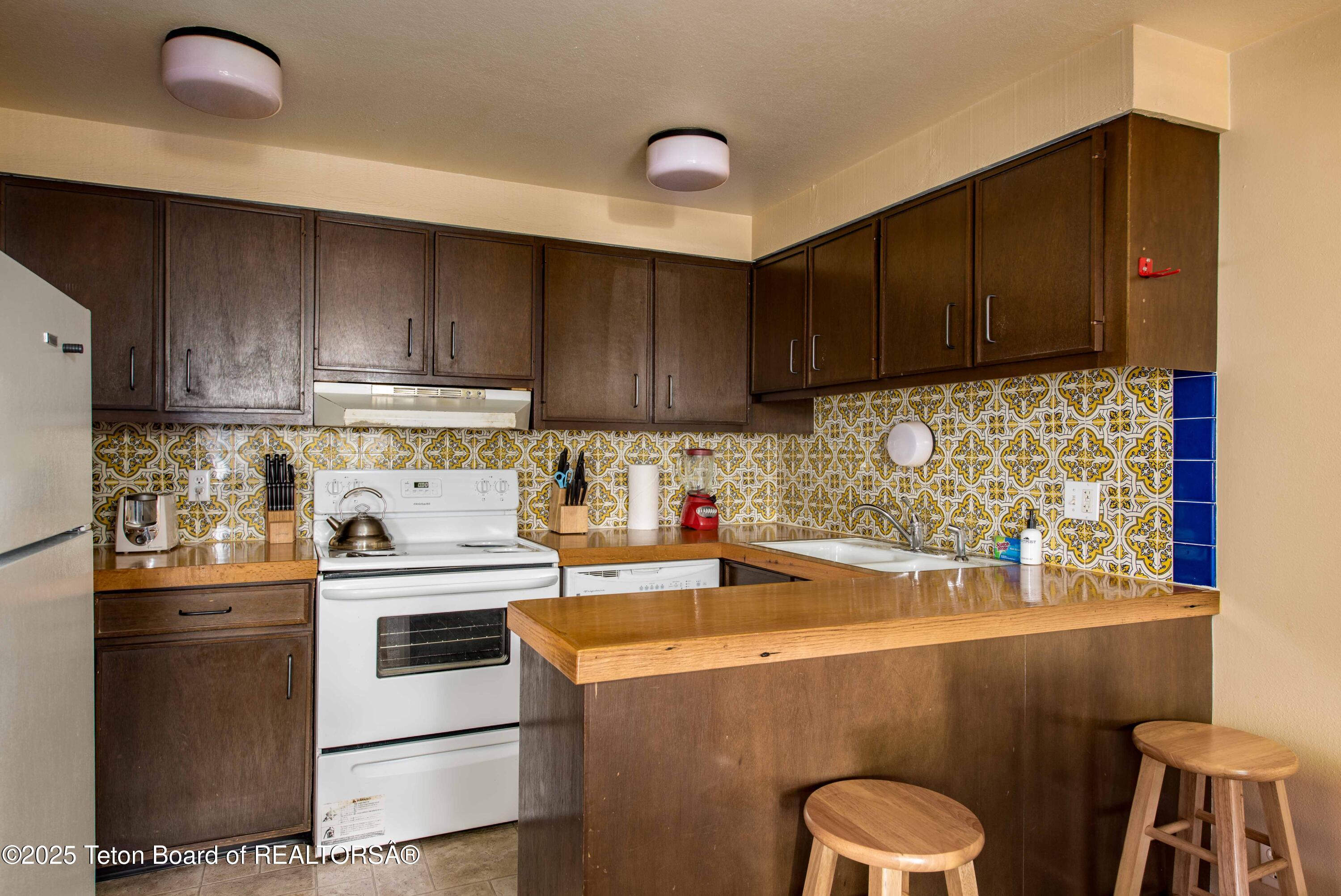 7120 N RACHEL Way, 1-2