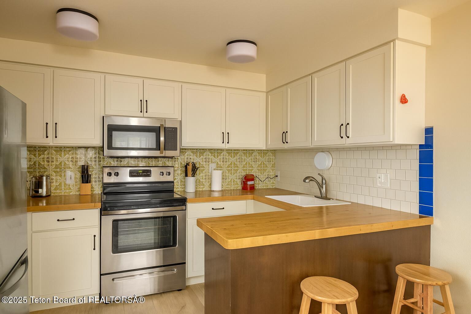 7120 N RACHEL Way, 1-2