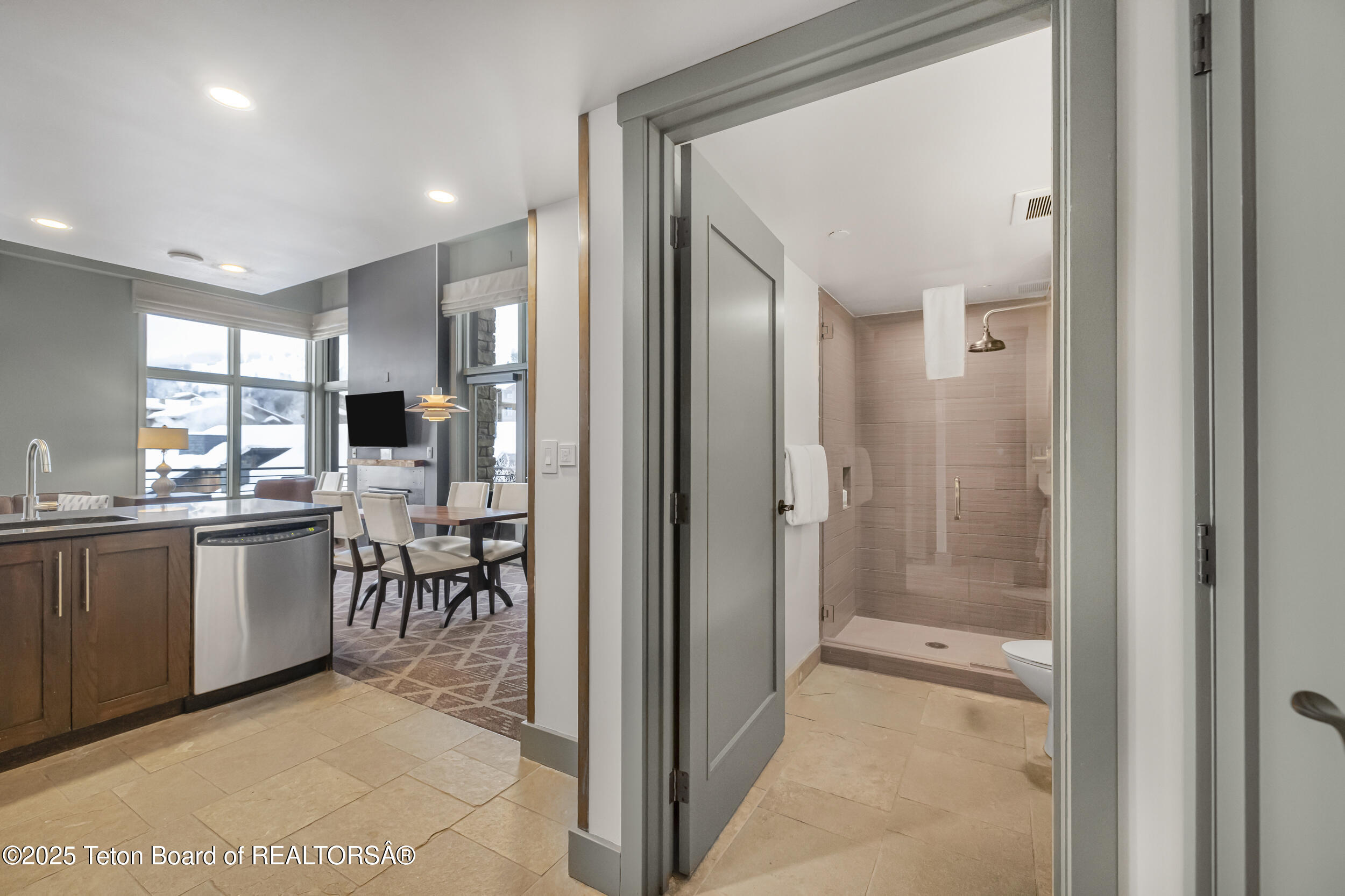 3325 W VILLAGE Drive, 559 / 561