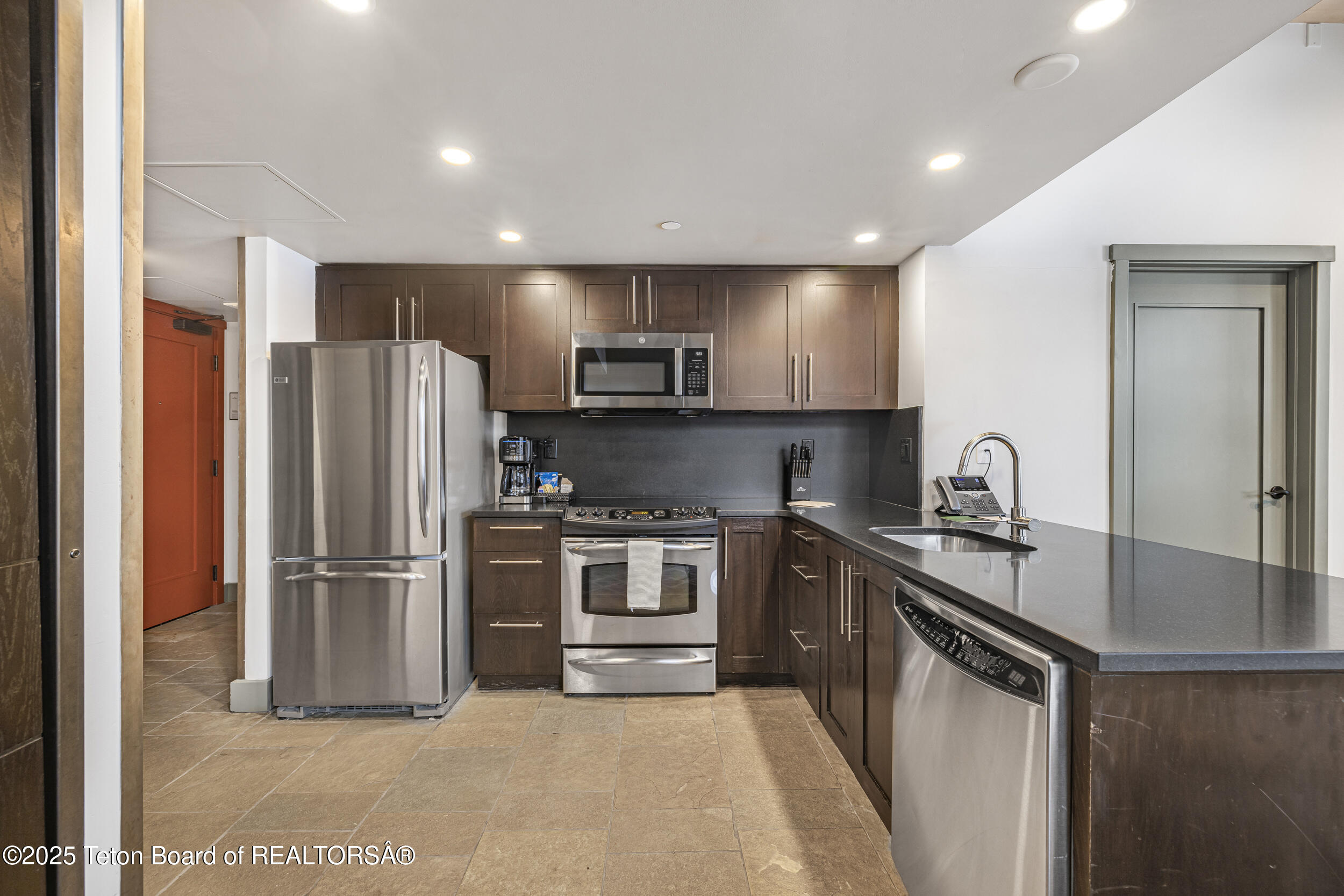 3325 W VILLAGE Drive, 559 / 561