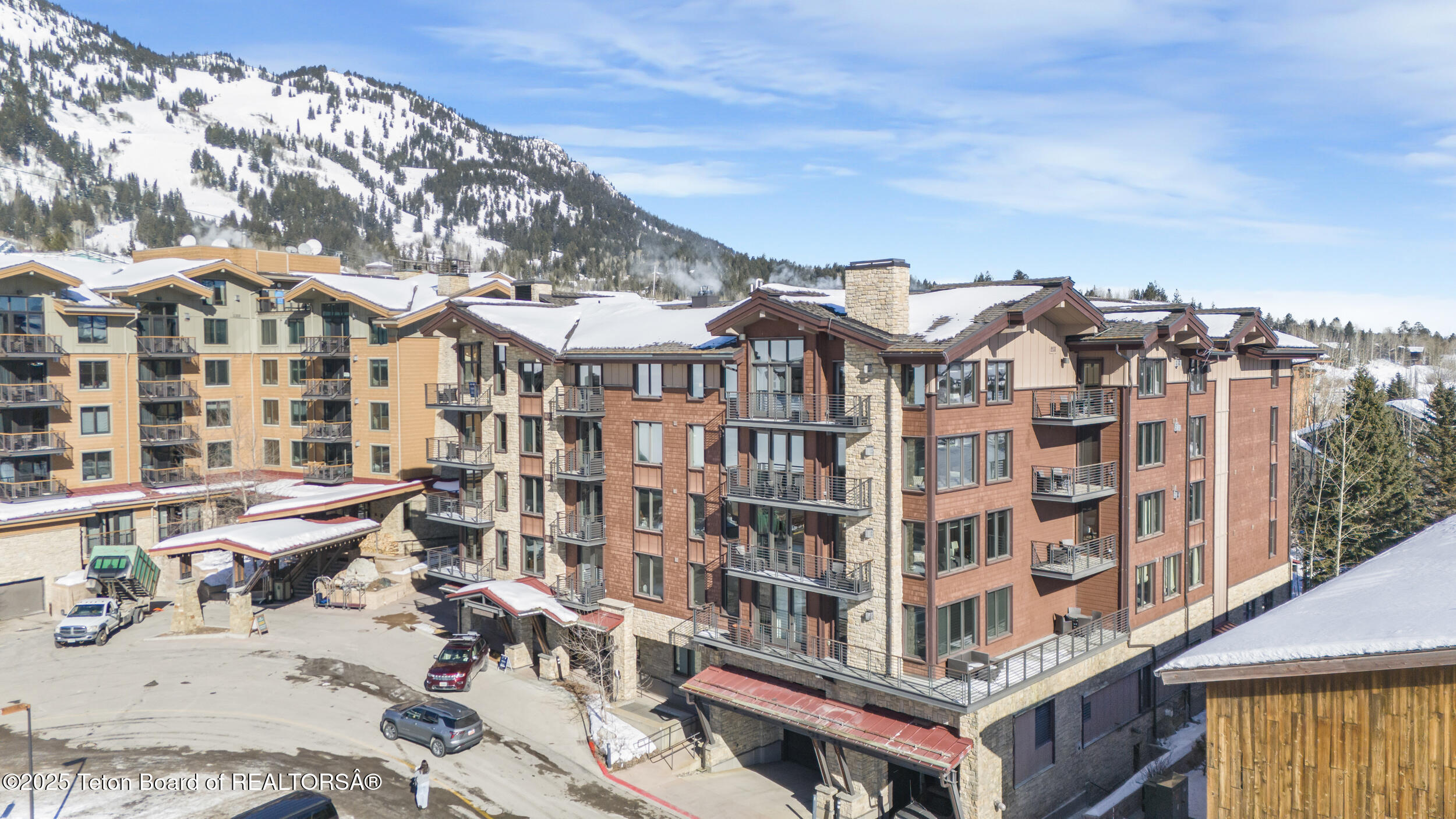 3325 W VILLAGE Drive, 559 / 561