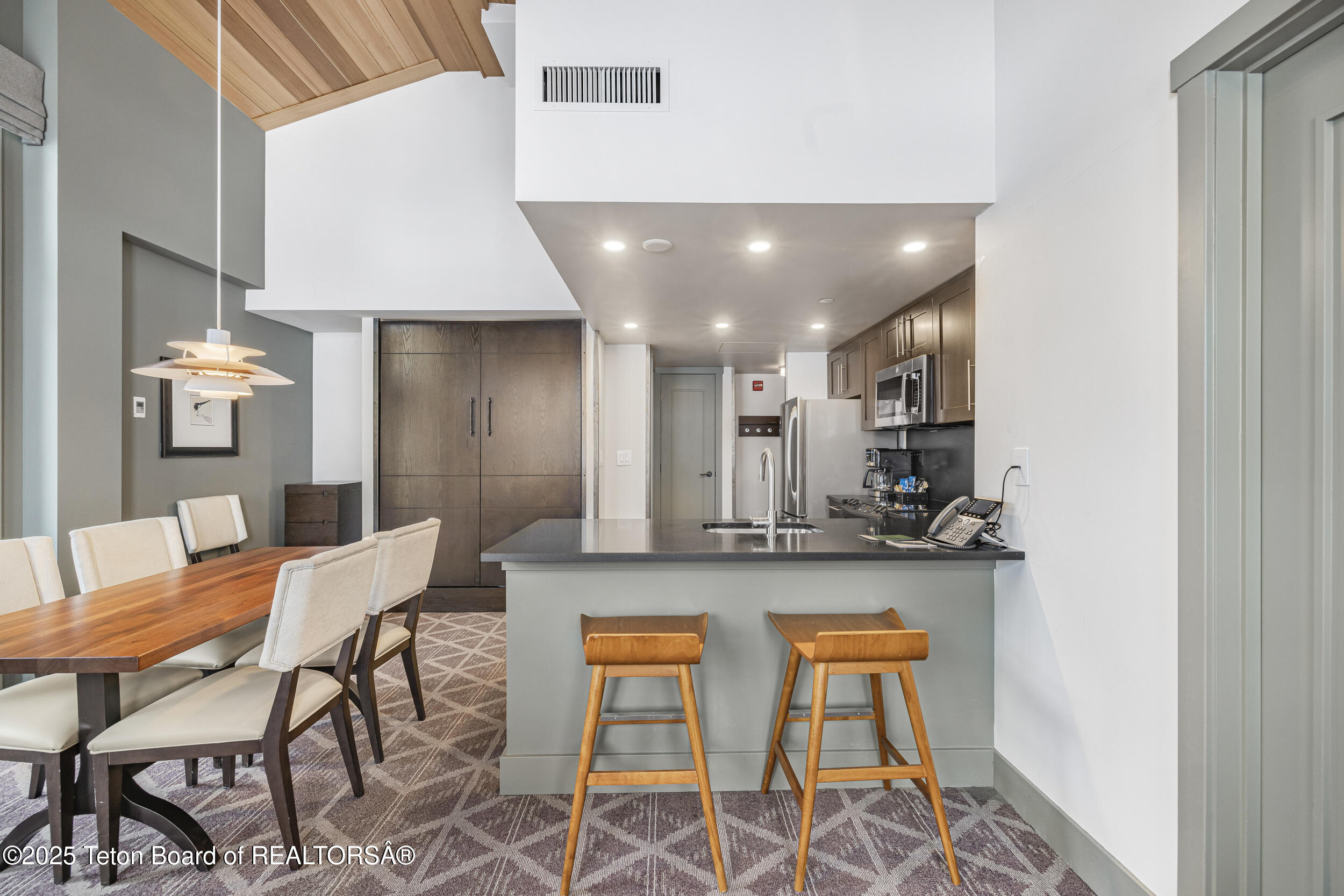 3325 W VILLAGE Drive, 559 / 561