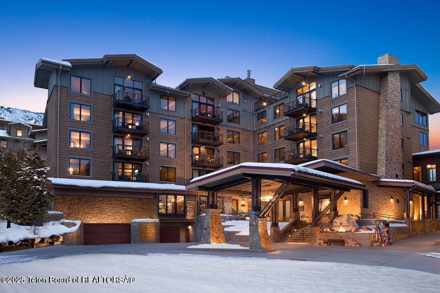 3325 W VILLAGE Drive, 559 / 561