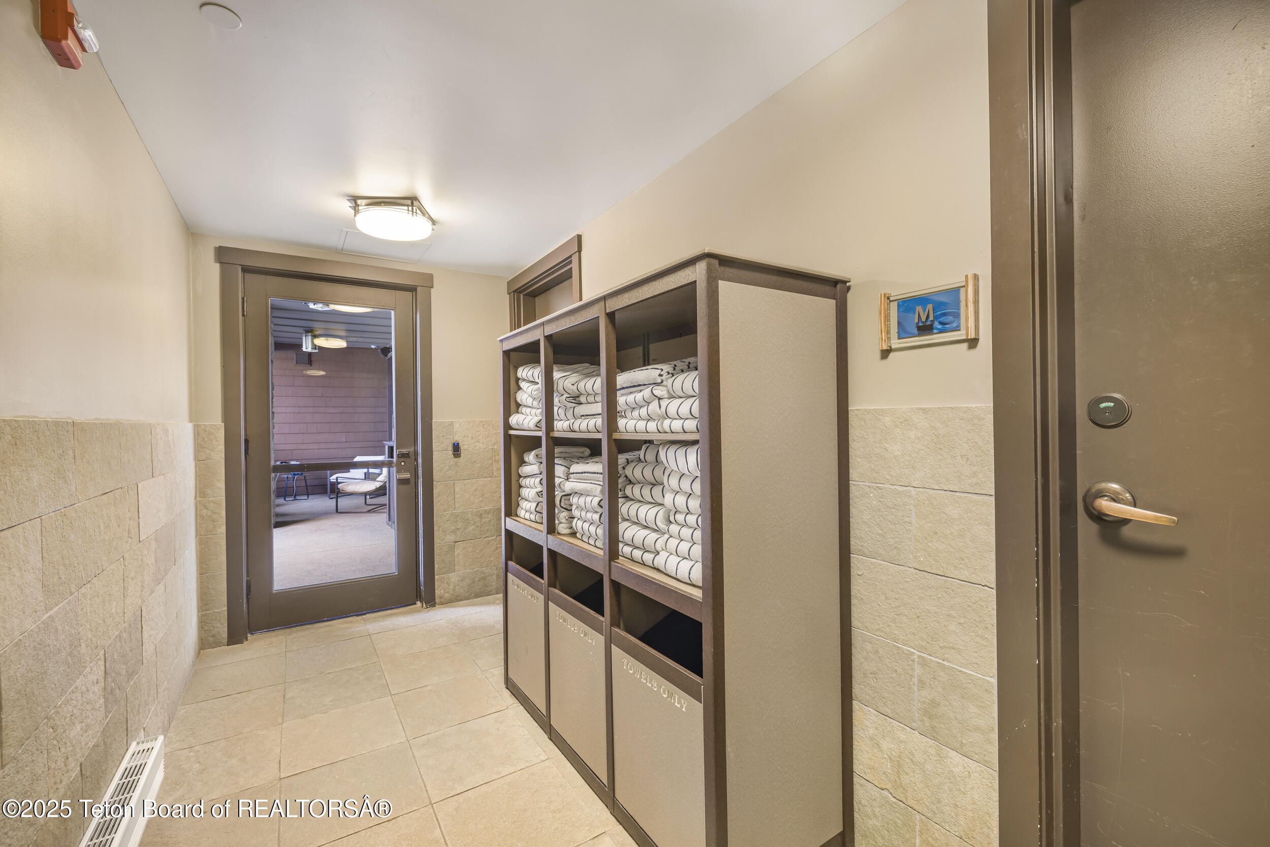 3325 W VILLAGE Drive, 559 / 561