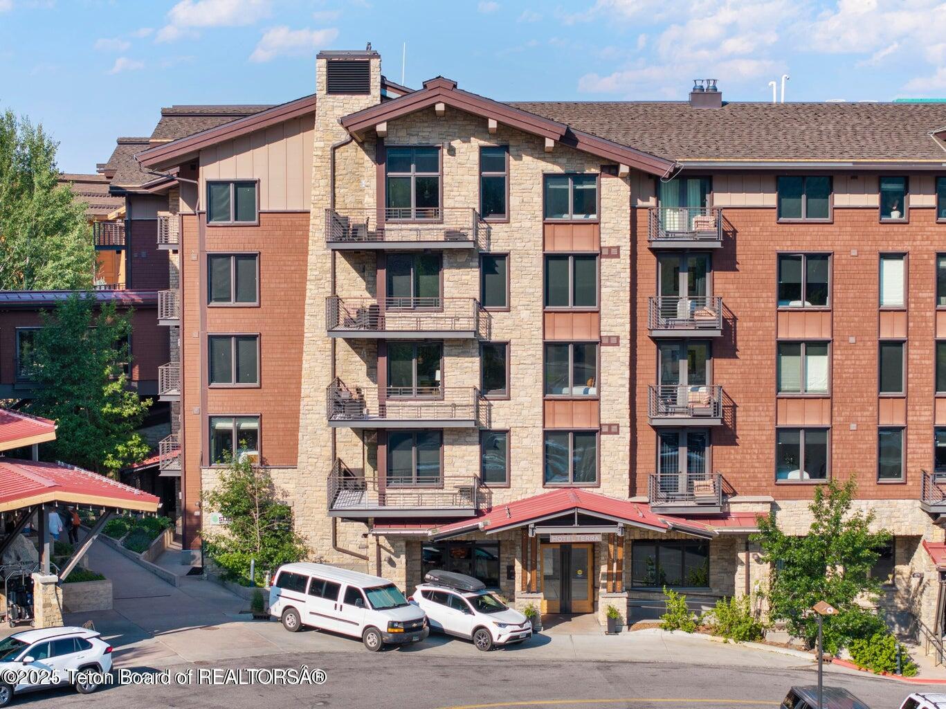 3325 W VILLAGE Drive, 559 / 561